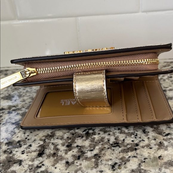 MK Wallet - Picture 4 of 5